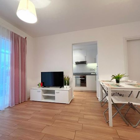 Central 2 Bedroom Apt Terrace And Pool Agia Napa Exterior foto