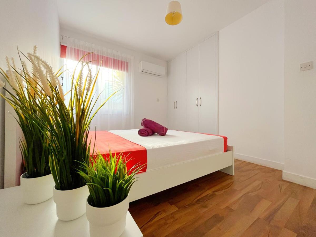 Central 2 Bedroom Apt Terrace And Pool Agia Napa Exterior foto